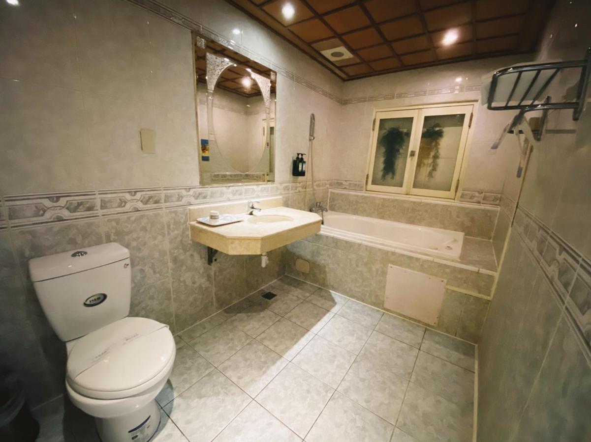 I Live Motel Kaohsiung Esterno foto