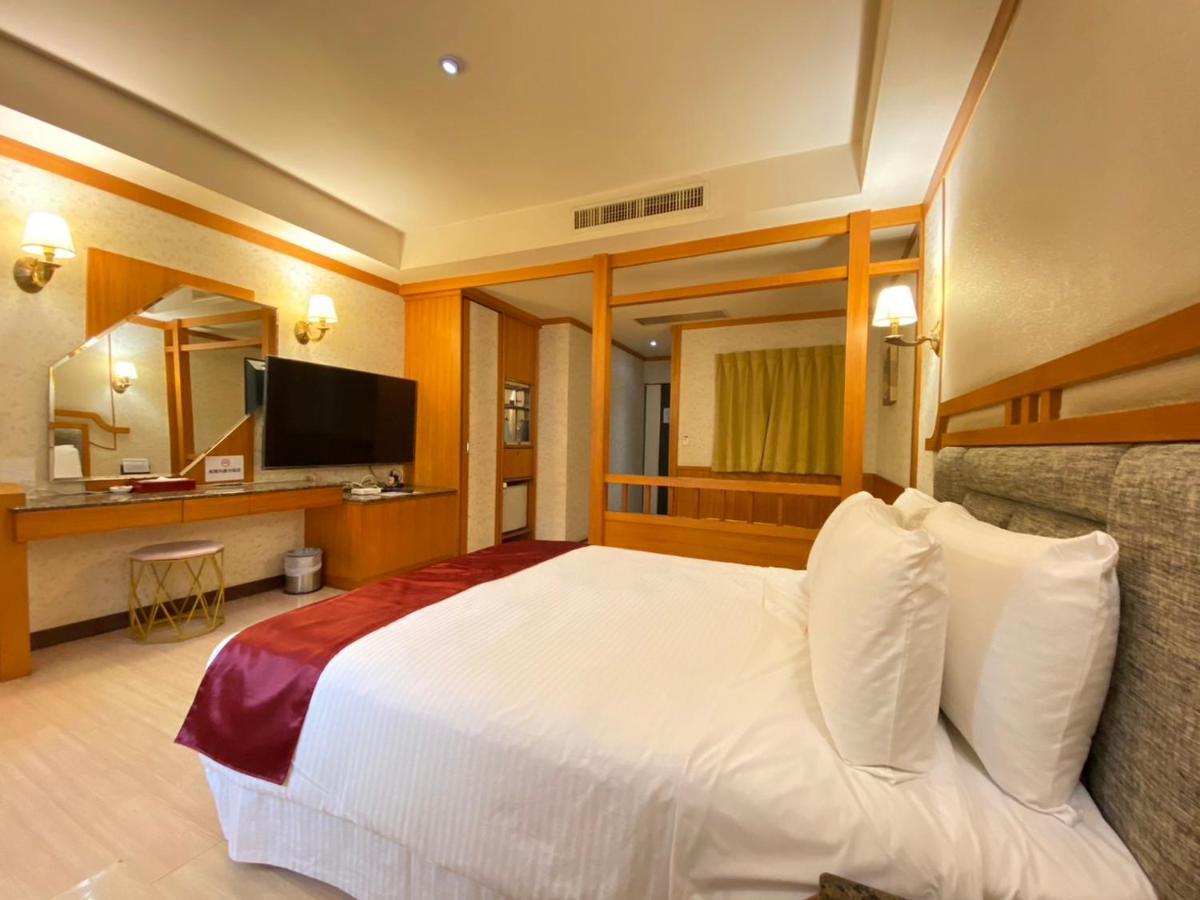 I Live Motel Kaohsiung Esterno foto