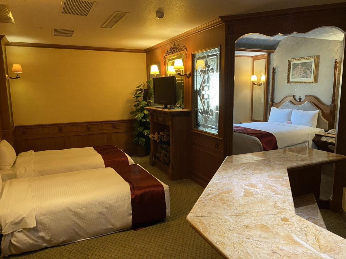 I Live Motel Kaohsiung Esterno foto
