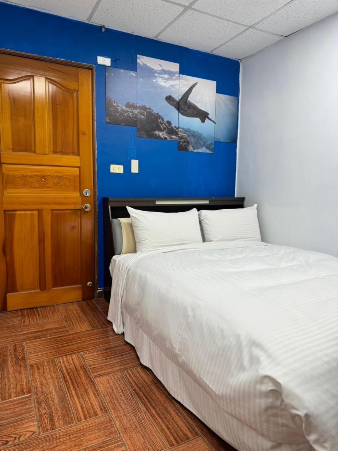 I Live Motel Kaohsiung Esterno foto